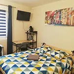 Sleep In - Parking - Centre